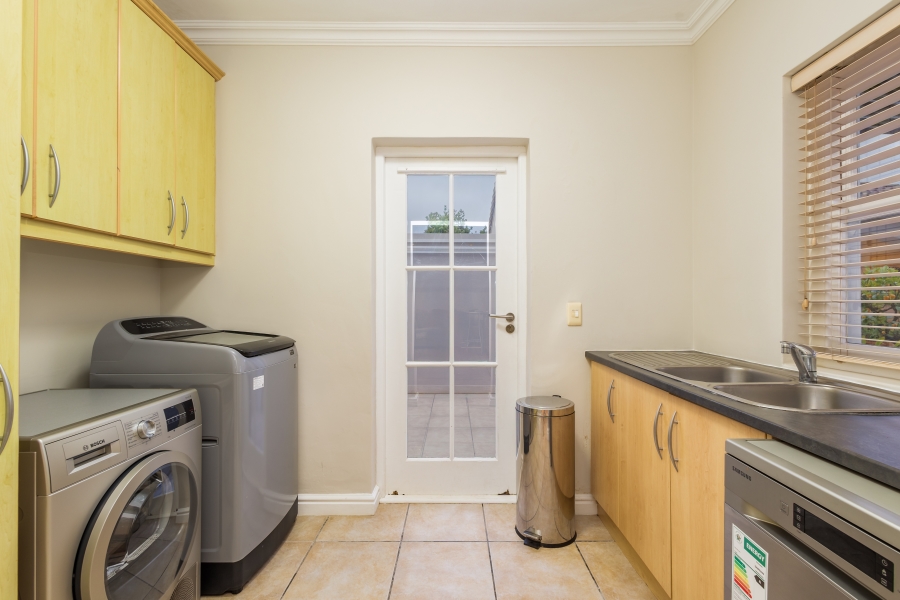 4 Bedroom Property for Sale in Schoongezicht Western Cape